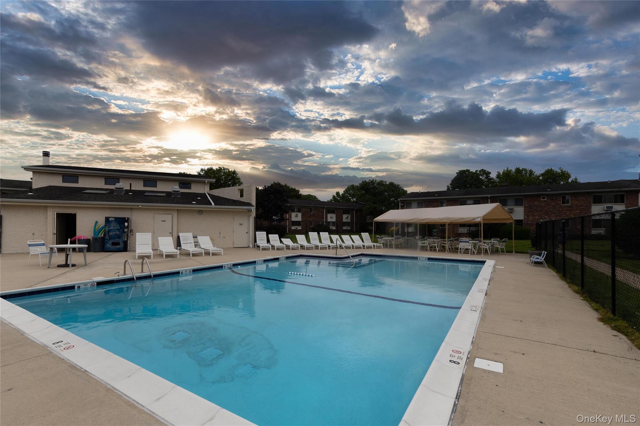 2449 F Union Boulevard # 9B, Islip, NY 11751