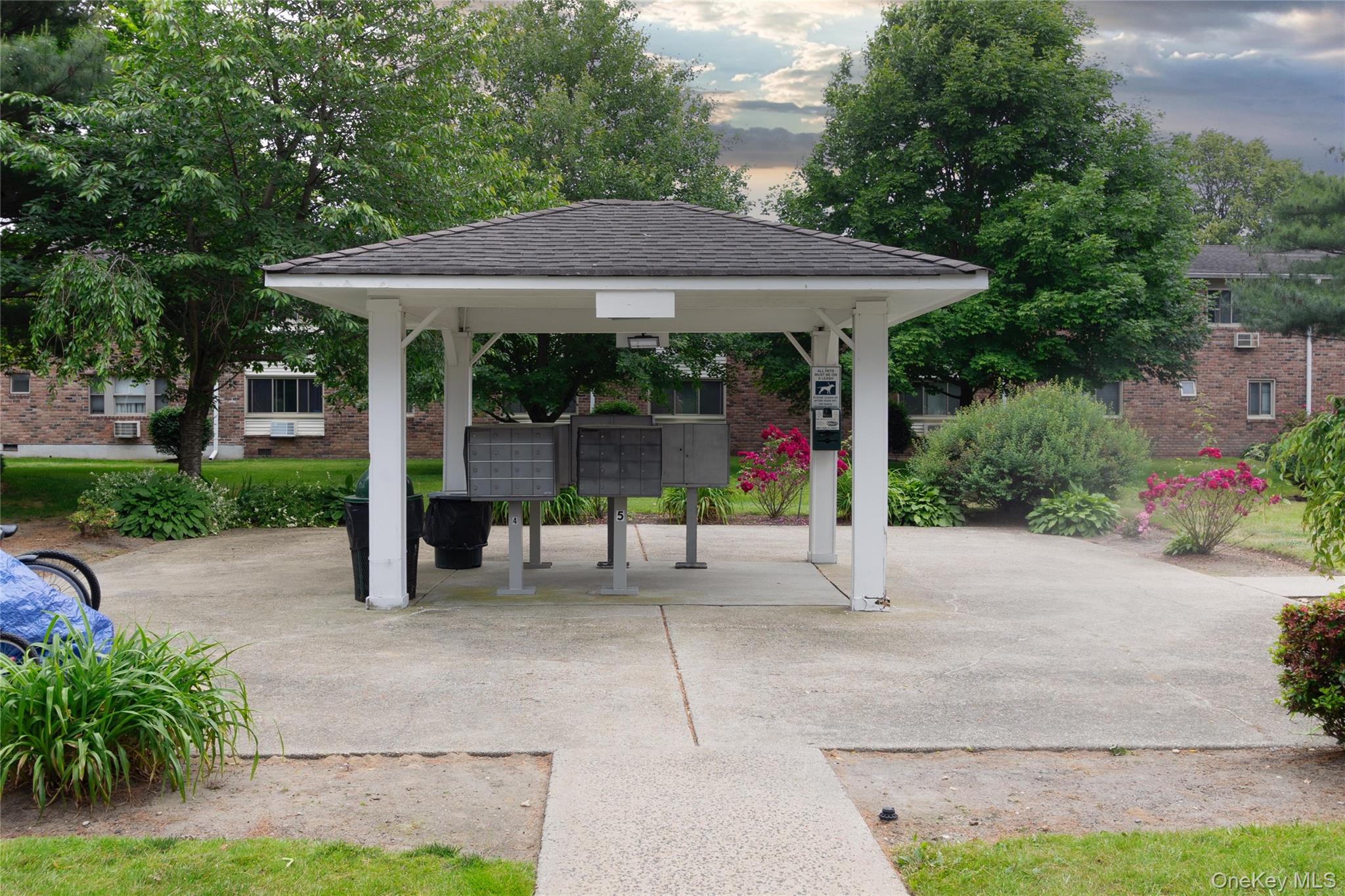 2449 F Union Boulevard # 9B, Islip, NY 11751