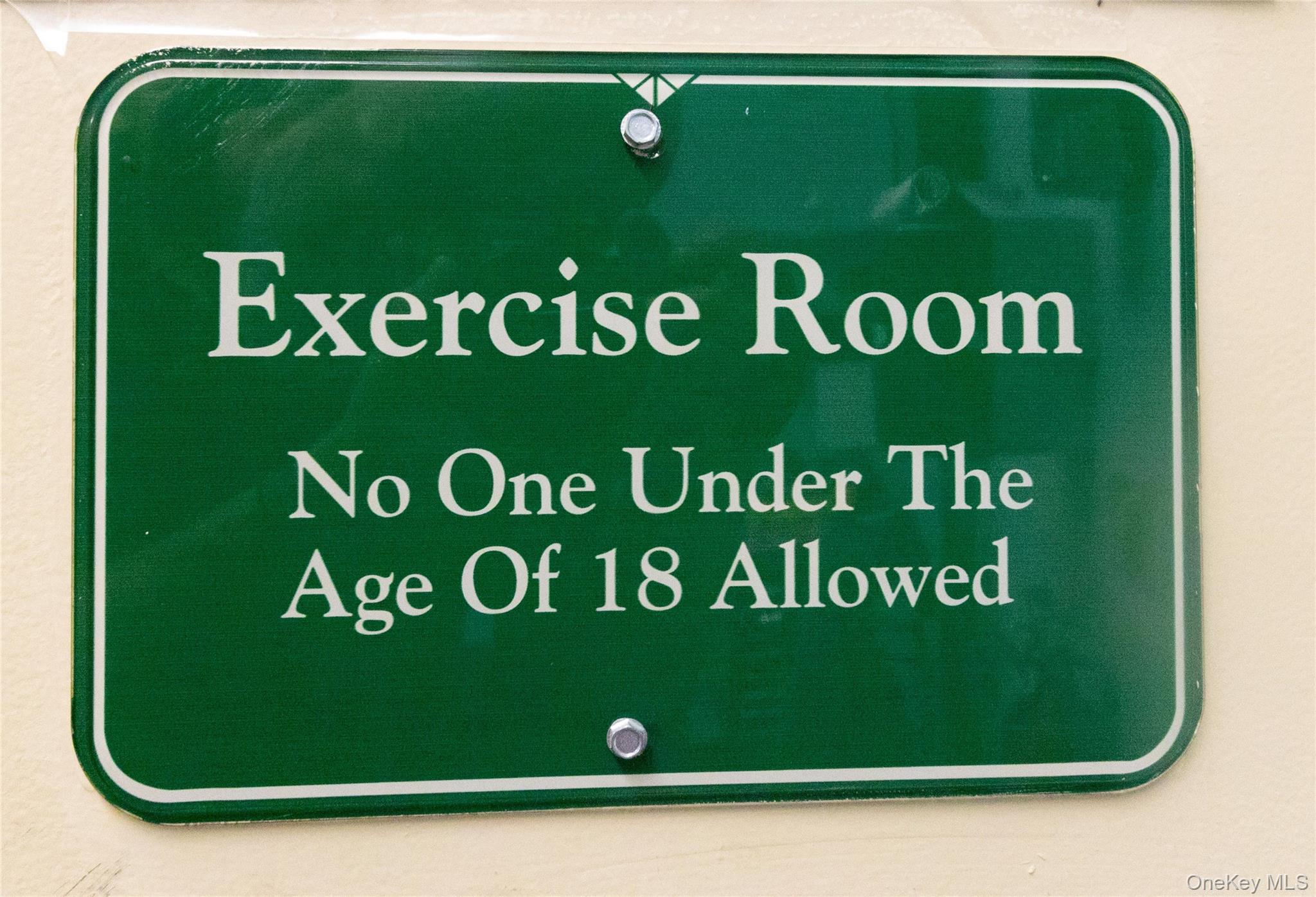 2449 F Union Boulevard # 9B, Islip, NY 11751