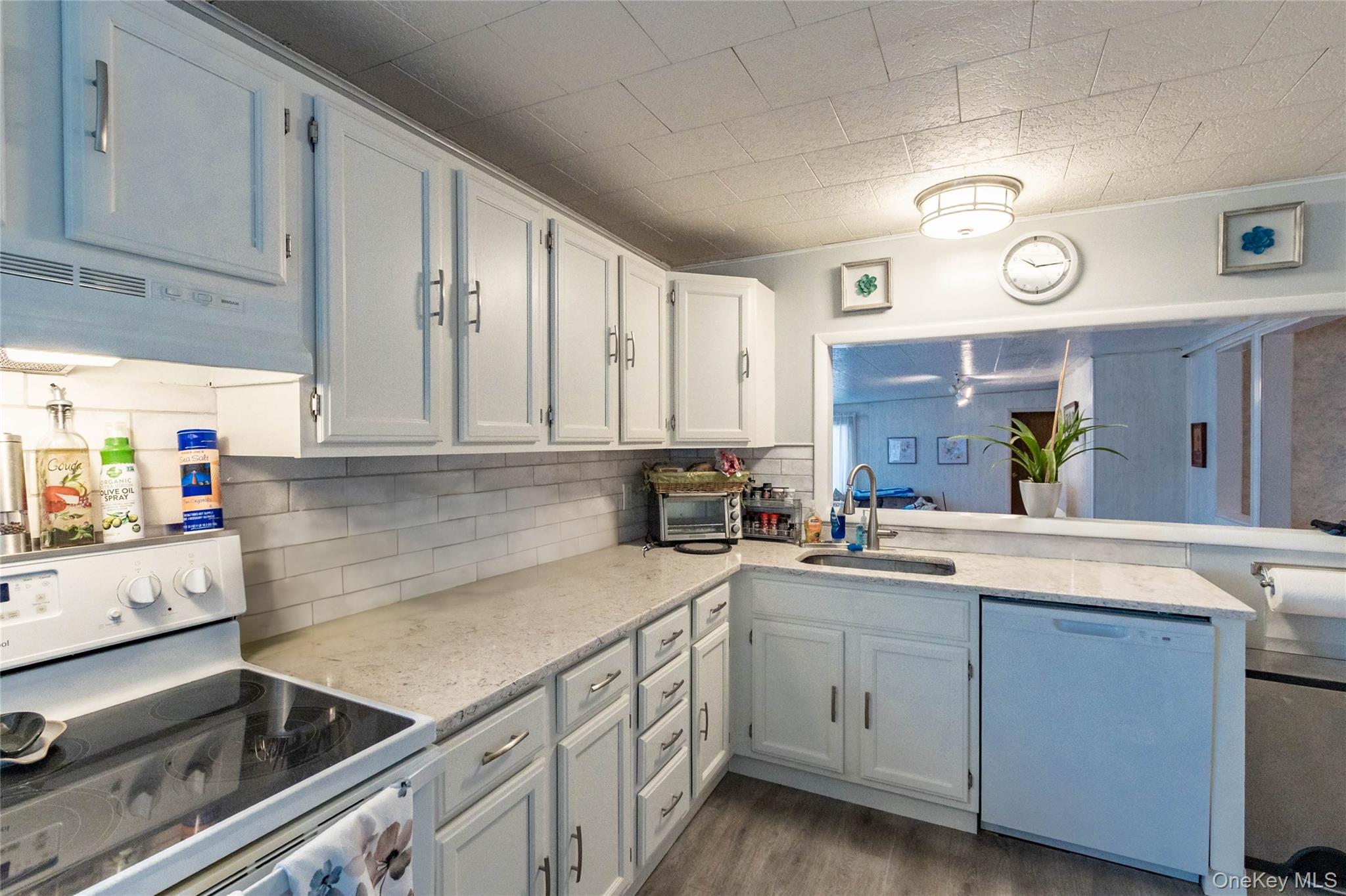 7 Lico Place, Babylon, NY 11702