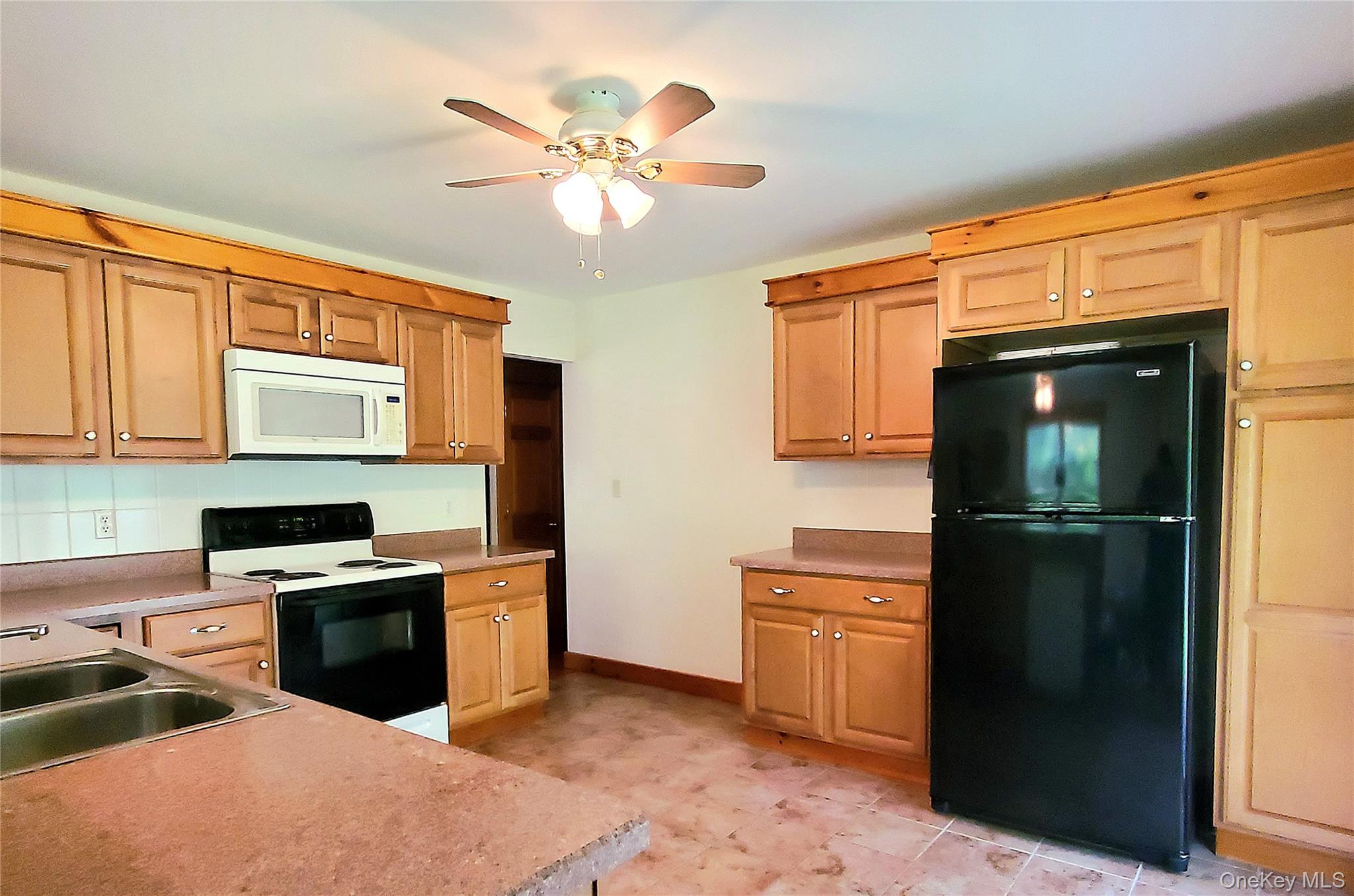 76 Wynkoop Drive, Kerhonkson, NY 12446