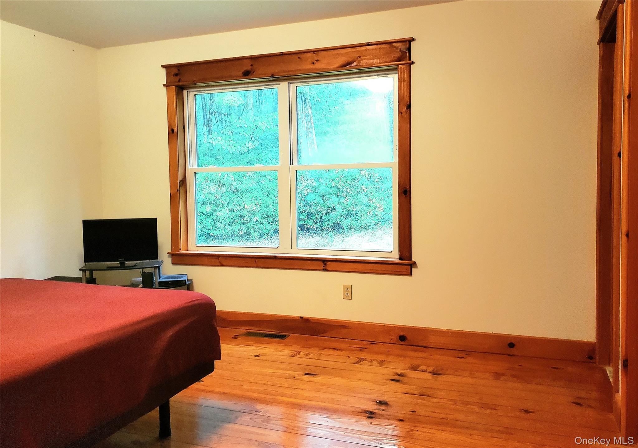 76 Wynkoop Drive, Kerhonkson, NY 12446