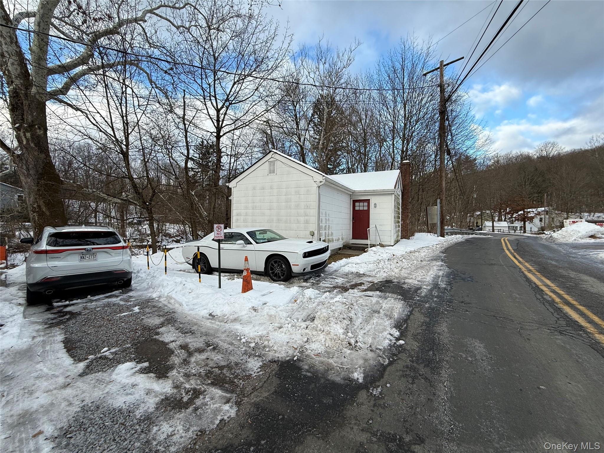 1 Oscawana Lake Road, Putnam Valley, NY 10579