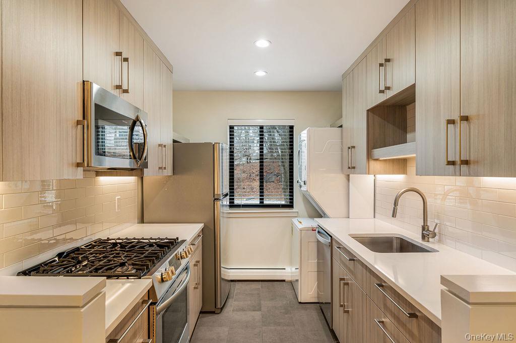 30 Hillside Terrace # E, White Plains, NY 10601