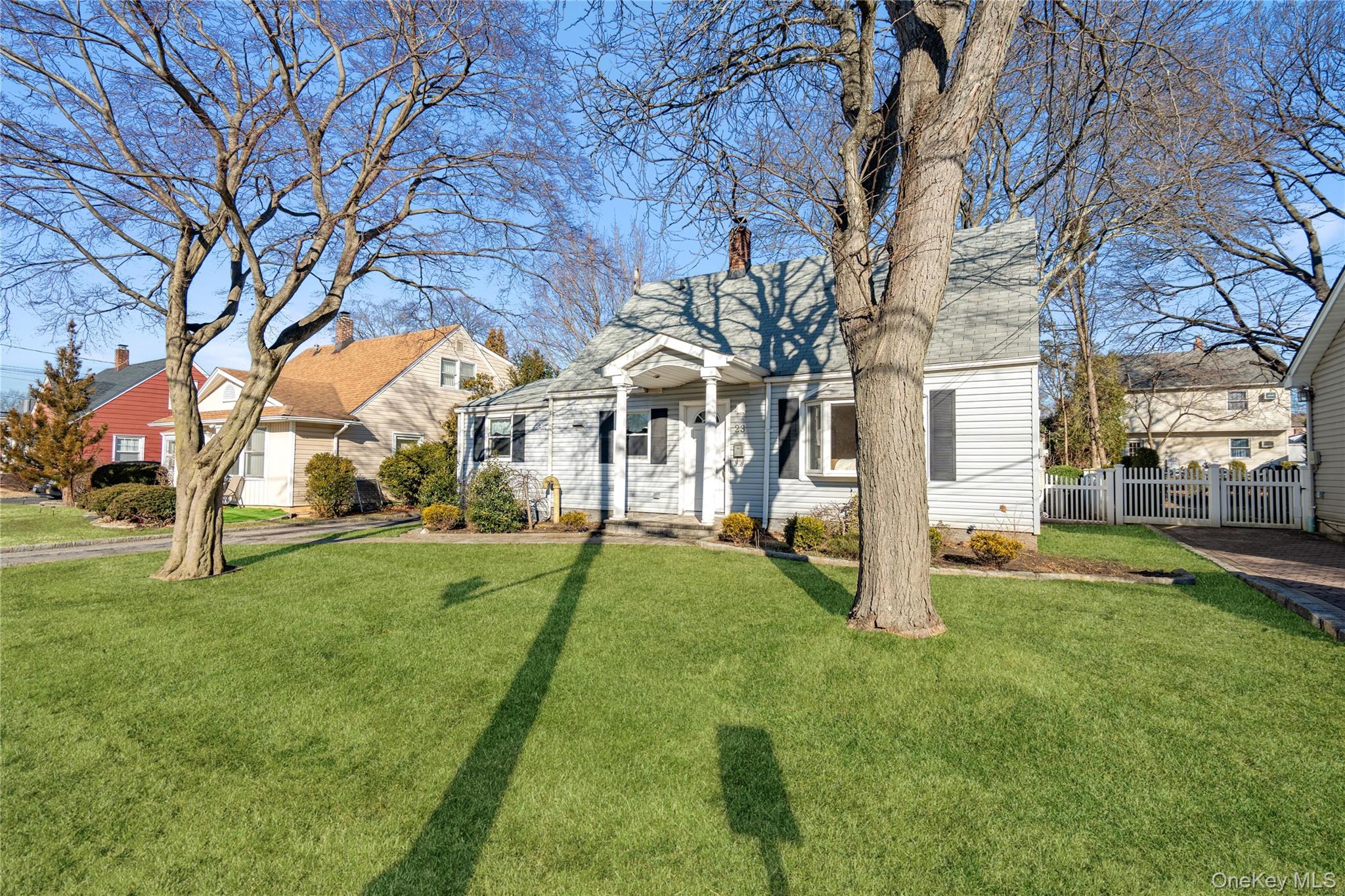 23 Harvard Street, Roslyn Heights, NY 11577