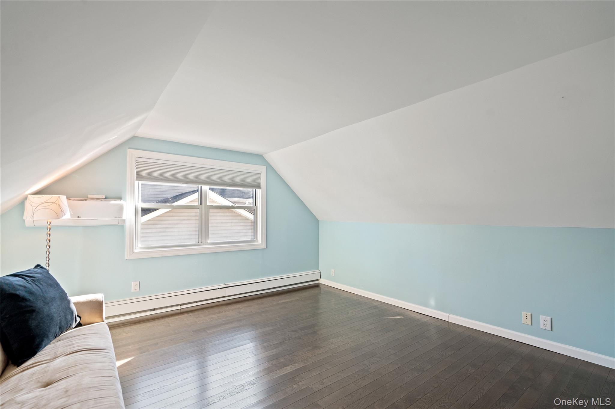 23 Harvard Street, Roslyn Heights, NY 11577