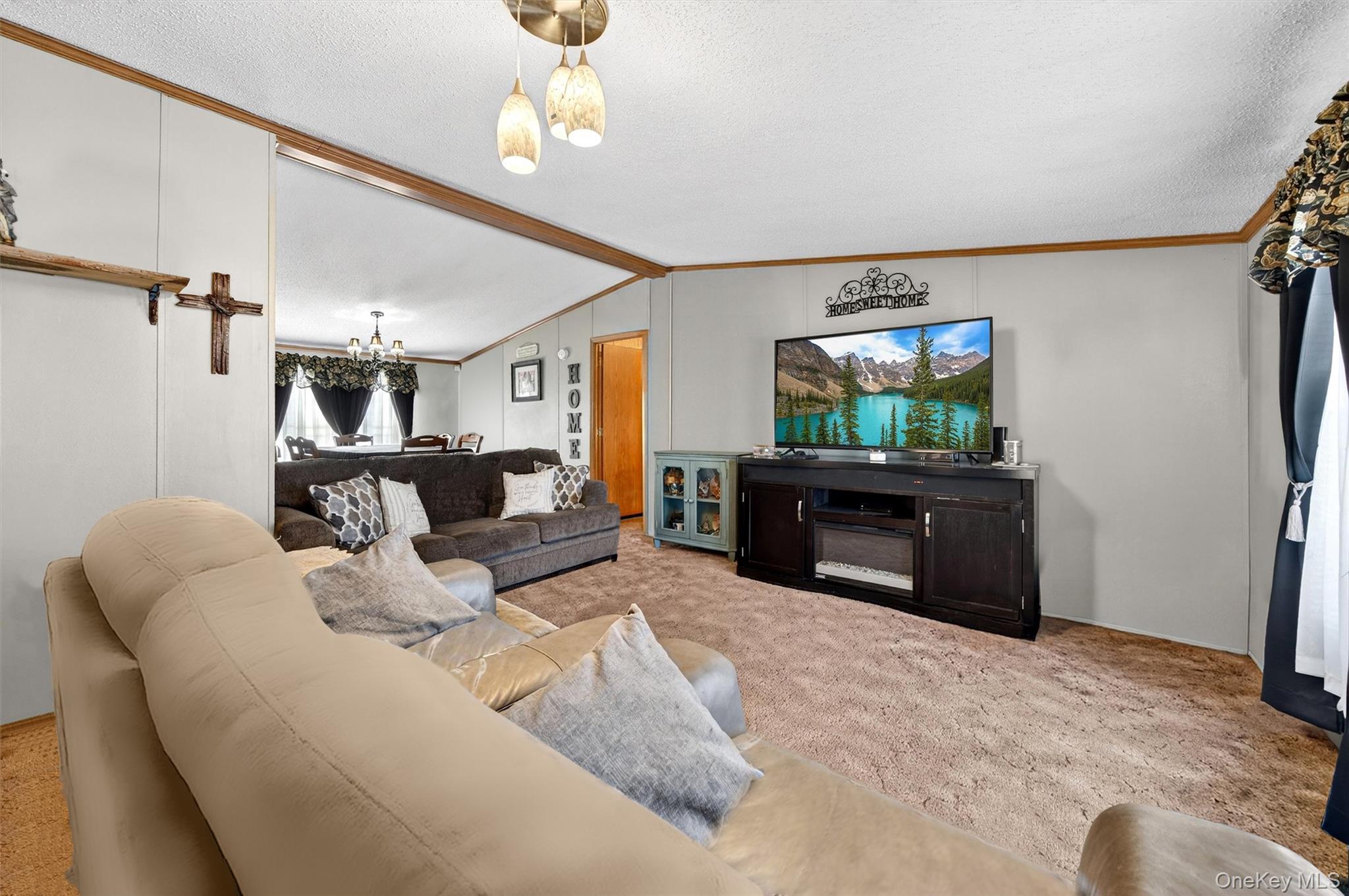 14 Palm Drive, Bloomingburg, NY 12721