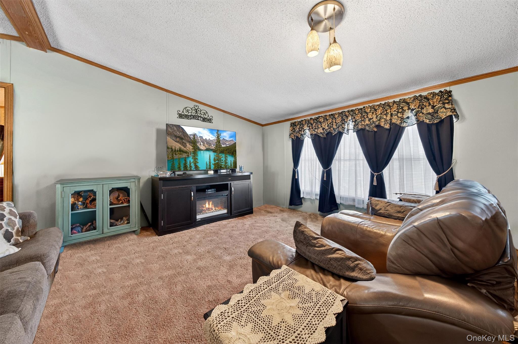 14 Palm Drive, Bloomingburg, NY 12721