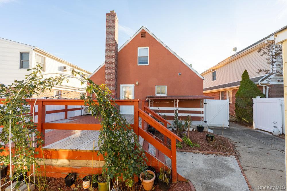 505 7TH Avenue, New Hyde Park, NY 11040