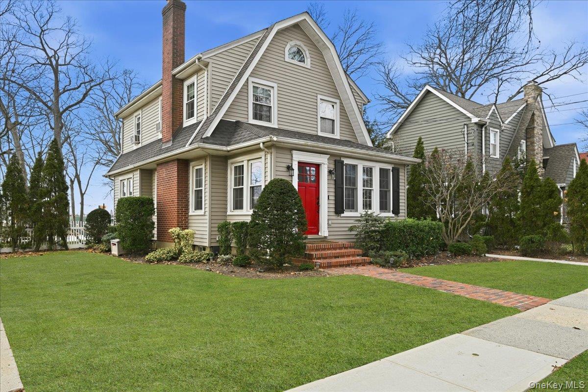 70 Larch Avenue, Floral Park, NY 11001