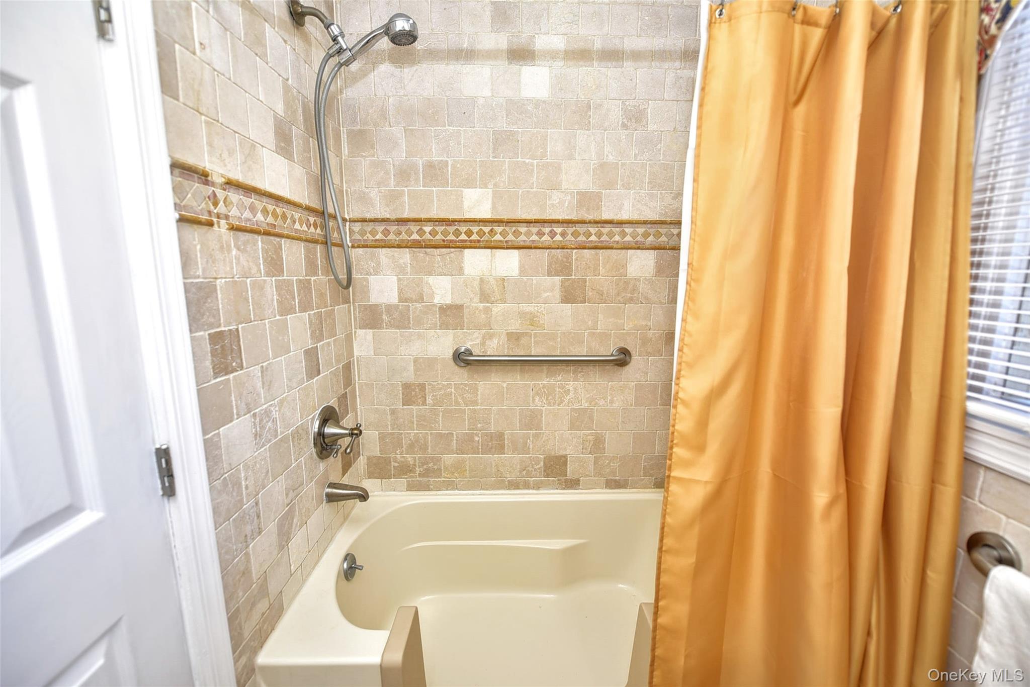 24 Bon Aire Circle # N, Suffern, NY 10901