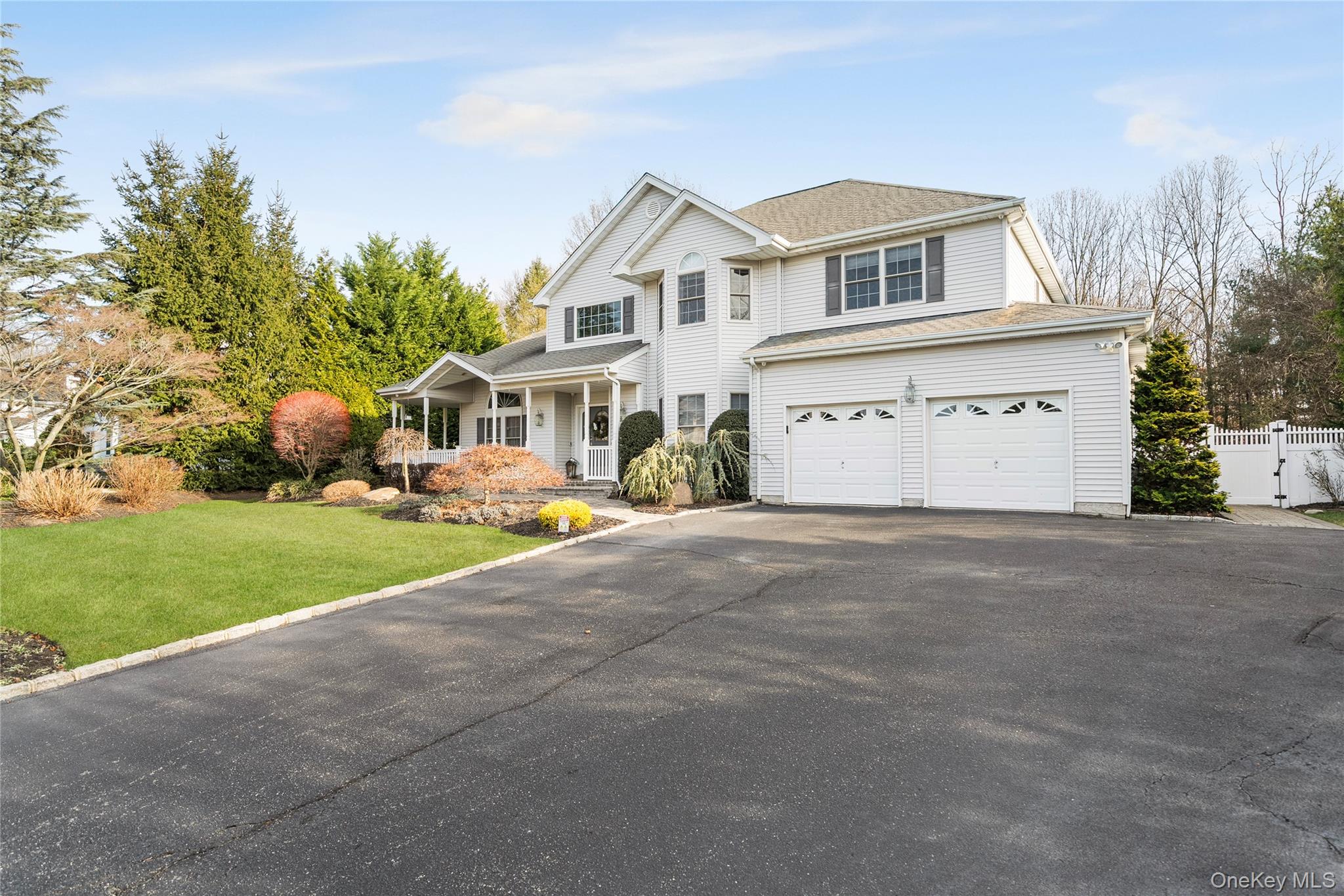 7 Park View Lane, Lake Grove, NY 11755