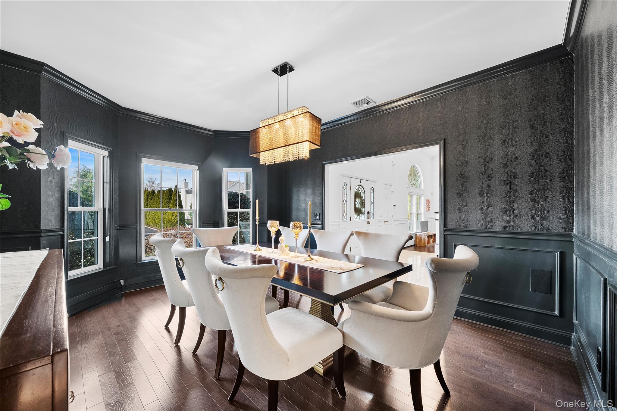 7 Park View Lane, Lake Grove, NY 11755