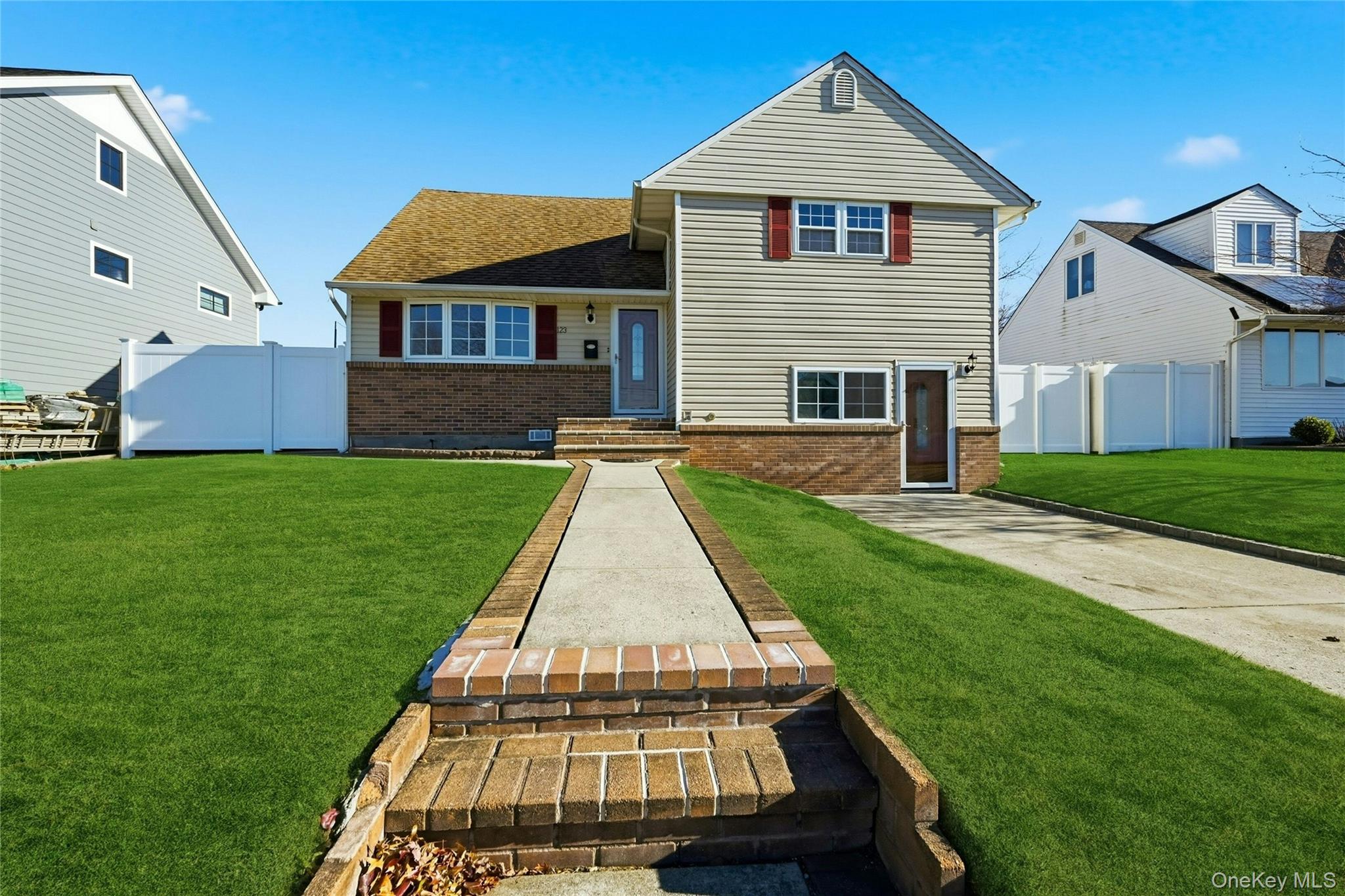 123 S Fordham Road, Hicksville, NY 11801