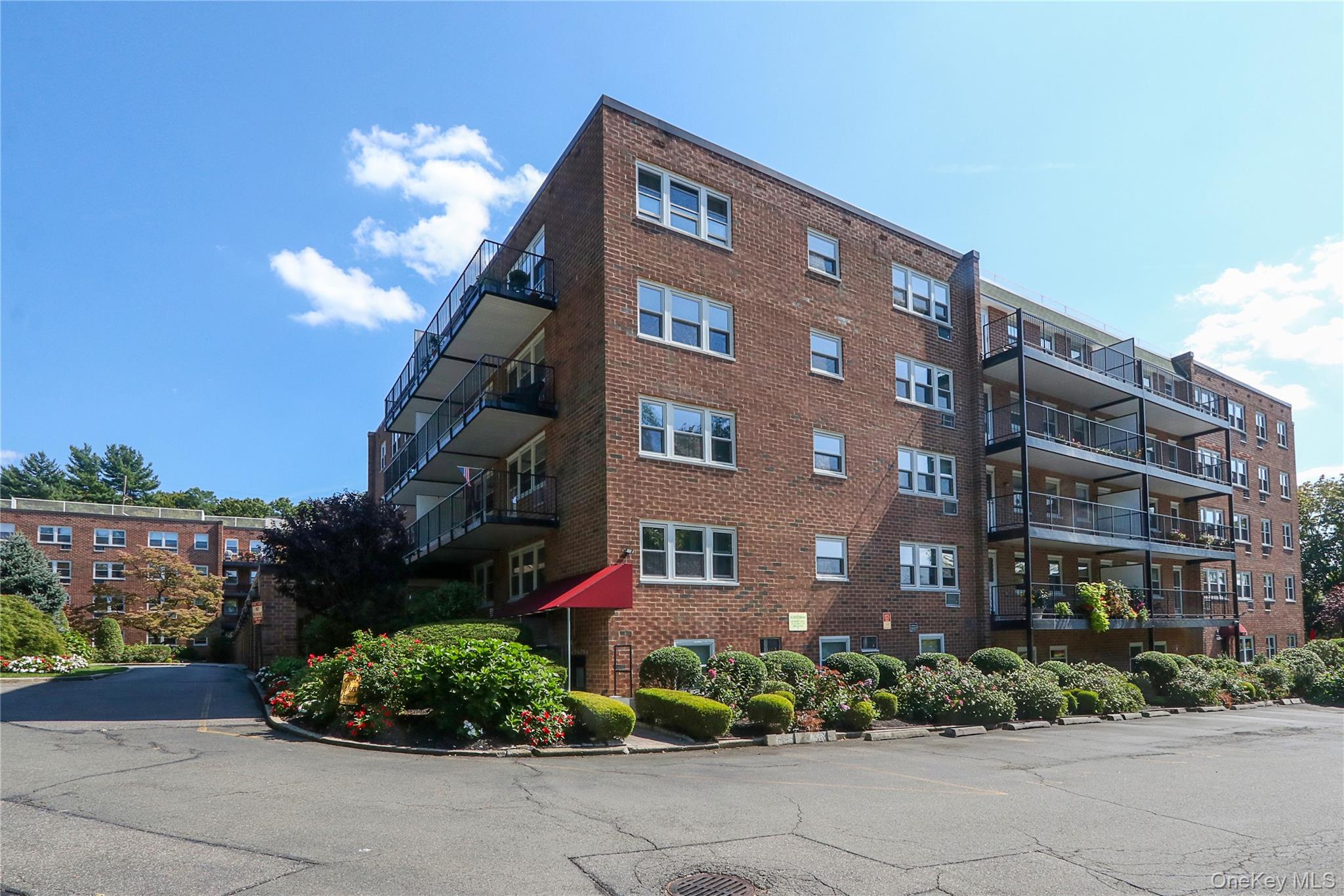 34 Pearsall Avenue # 3G, Glen Cove, NY 11542