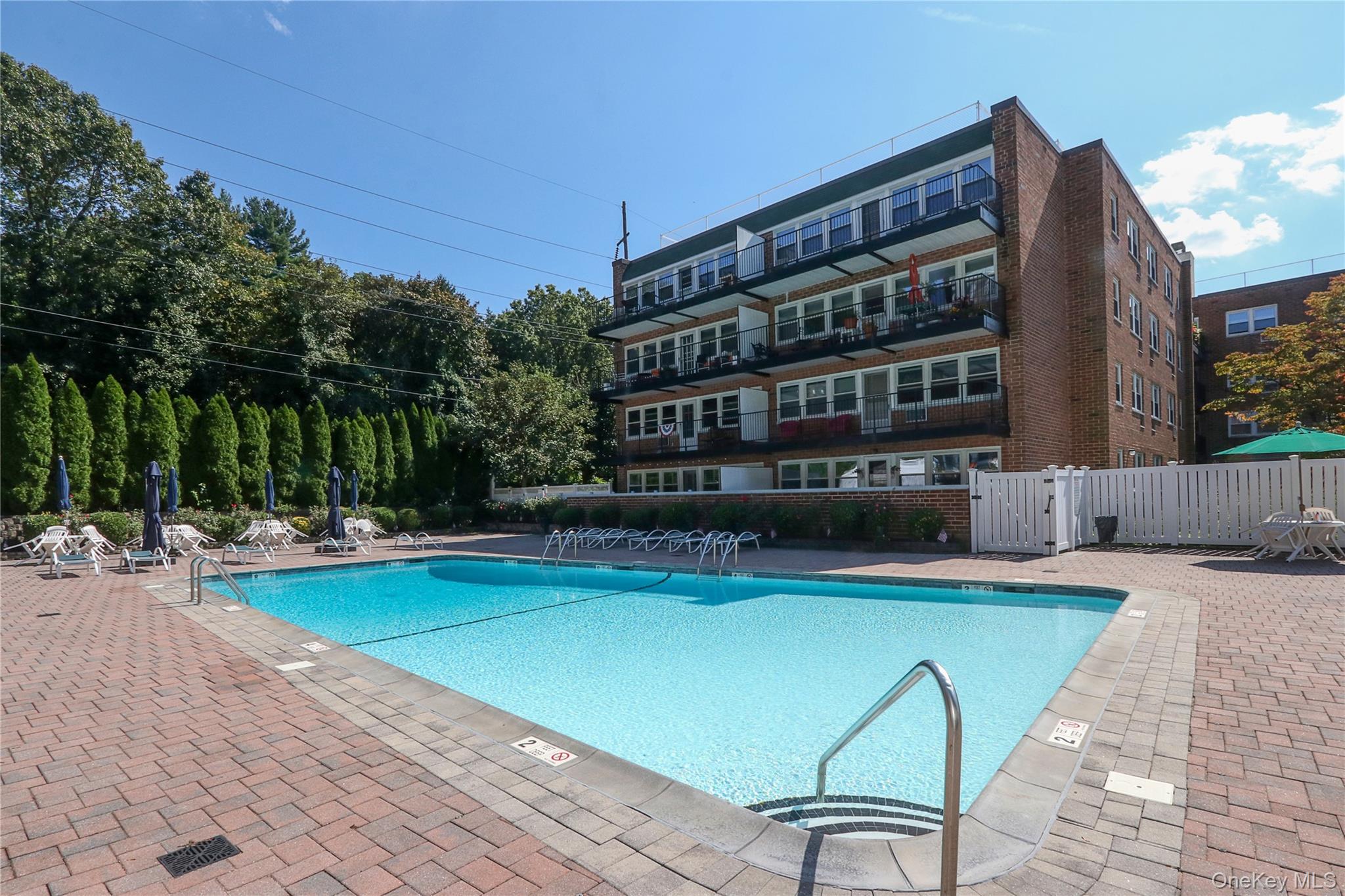 34 Pearsall Avenue # 3G, Glen Cove, NY 11542