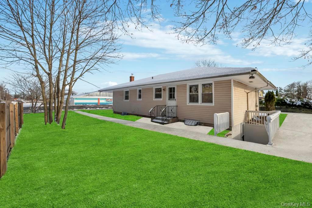 3 Radburn Lane, Port Jefferson Station, NY 11776