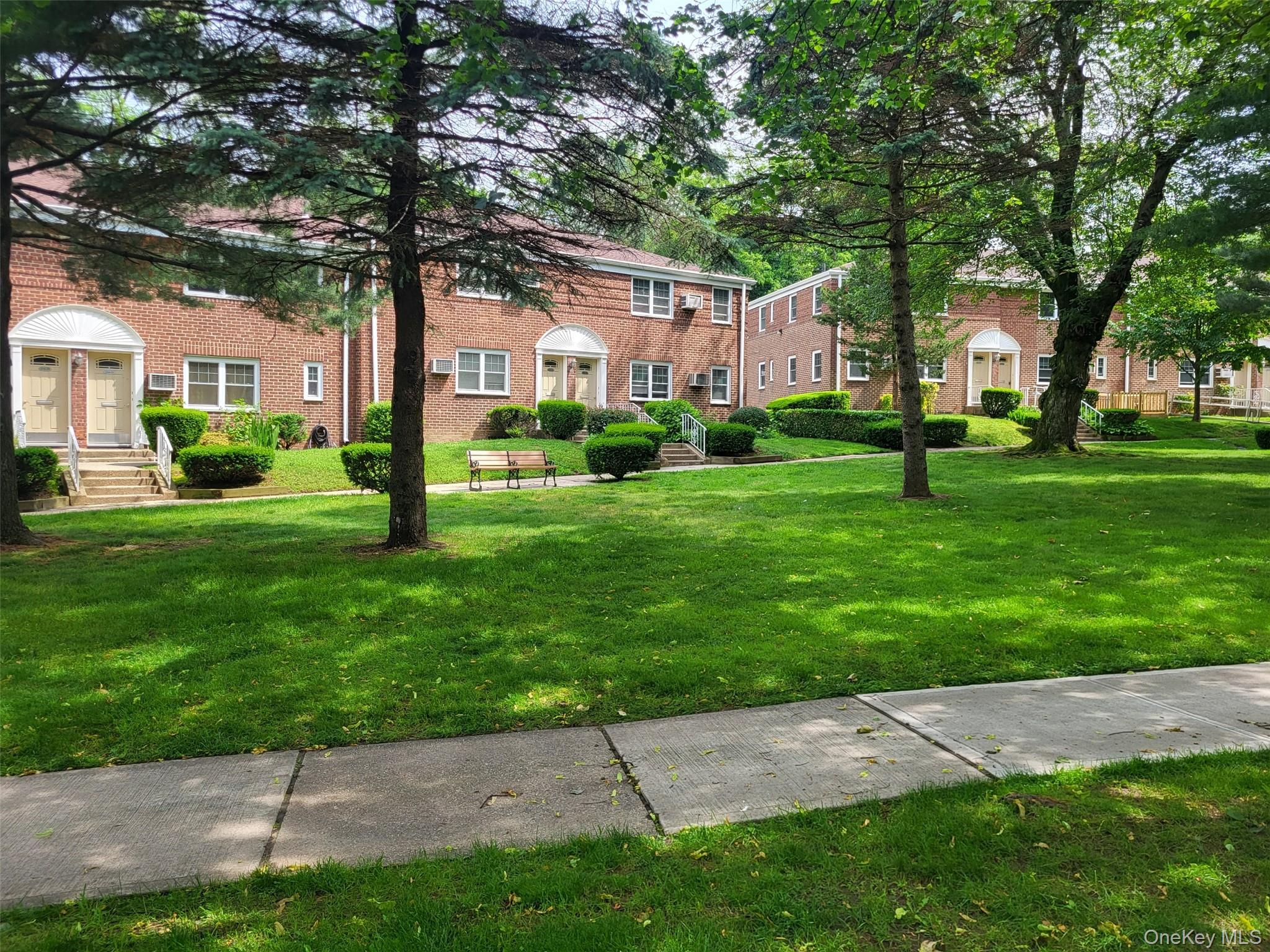 224-23 Kingsbury Avenue # B, Oakland Gardens, NY 11364