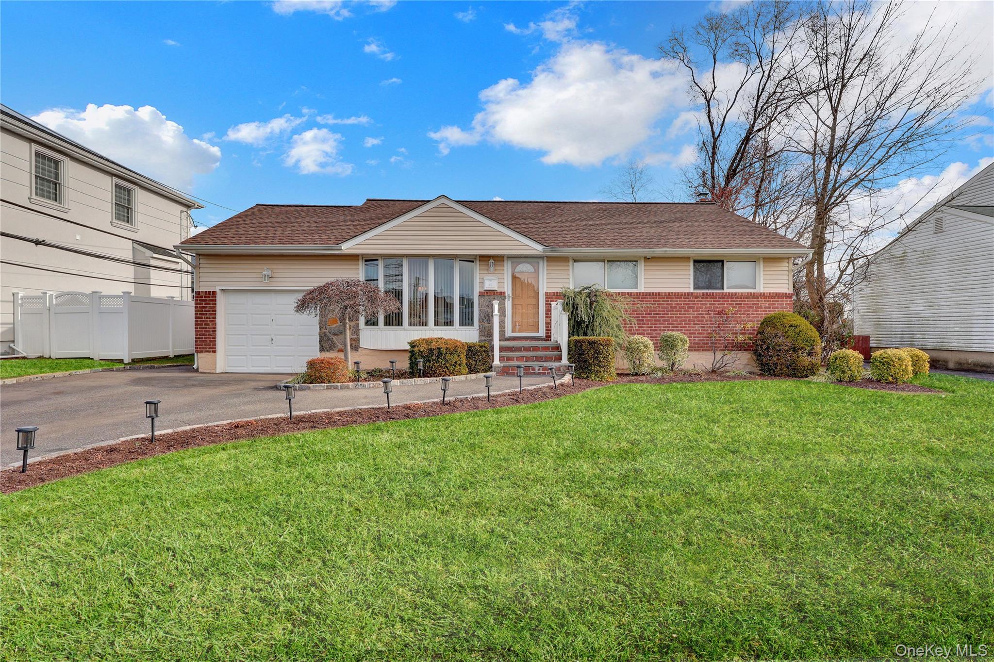 46 Kalda Lane, Plainview, NY 11803