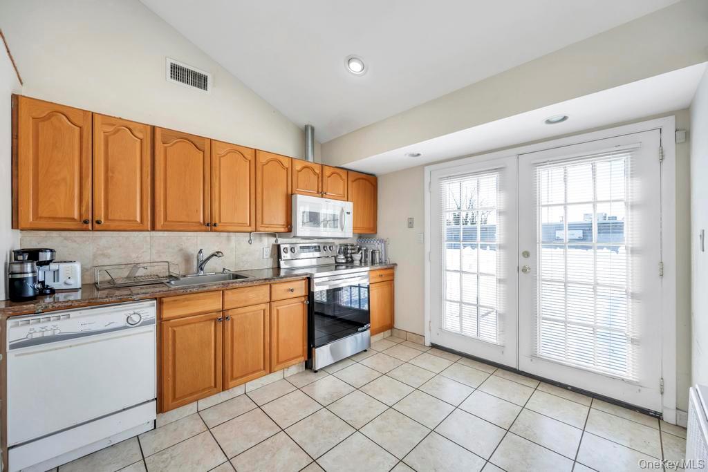 19 Evers Street, Hicksville, NY 11801