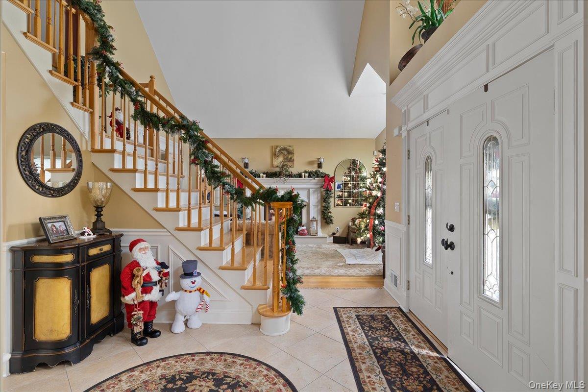 2 Pondside Court, Mount Sinai, NY 11766