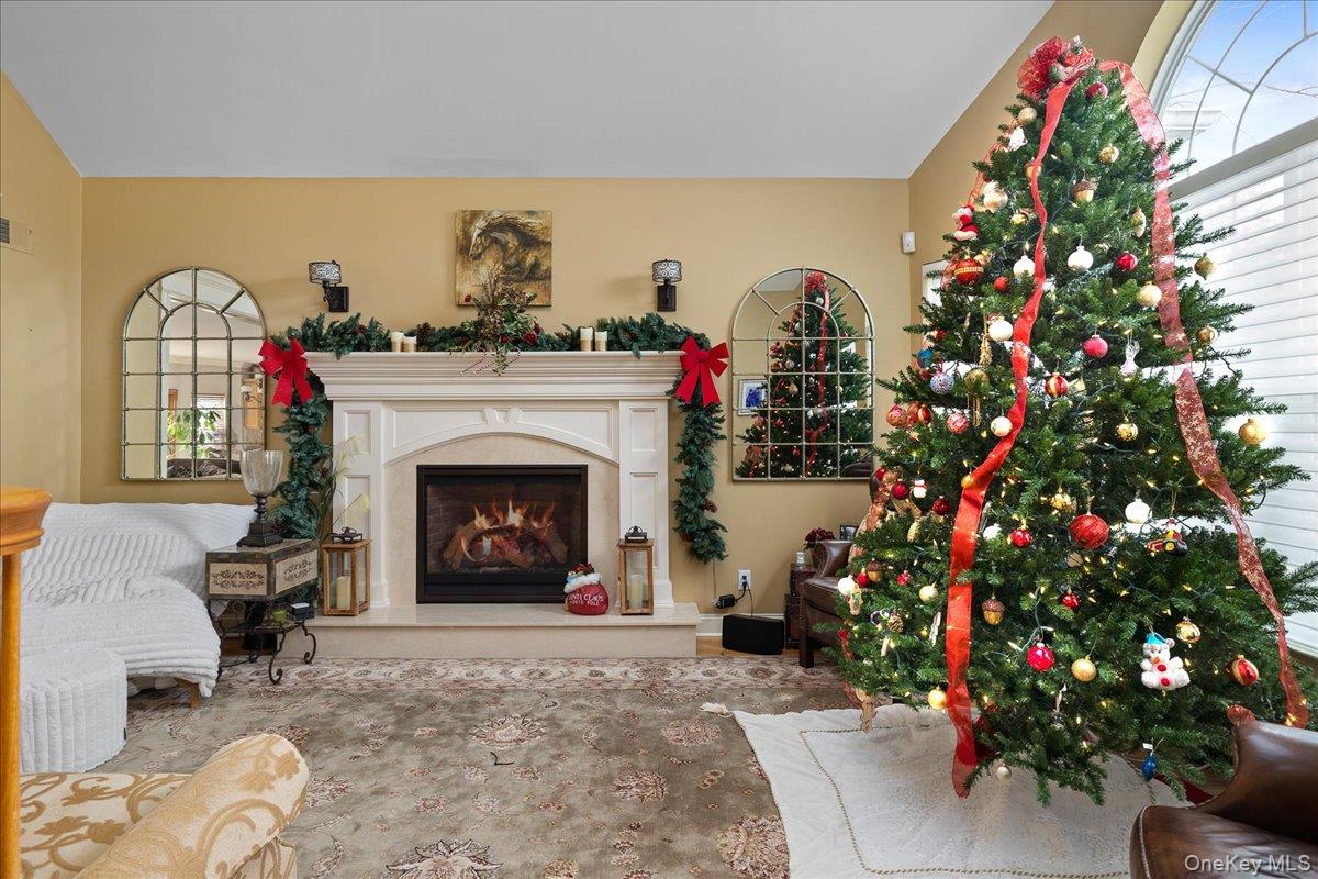 2 Pondside Court, Mount Sinai, NY 11766