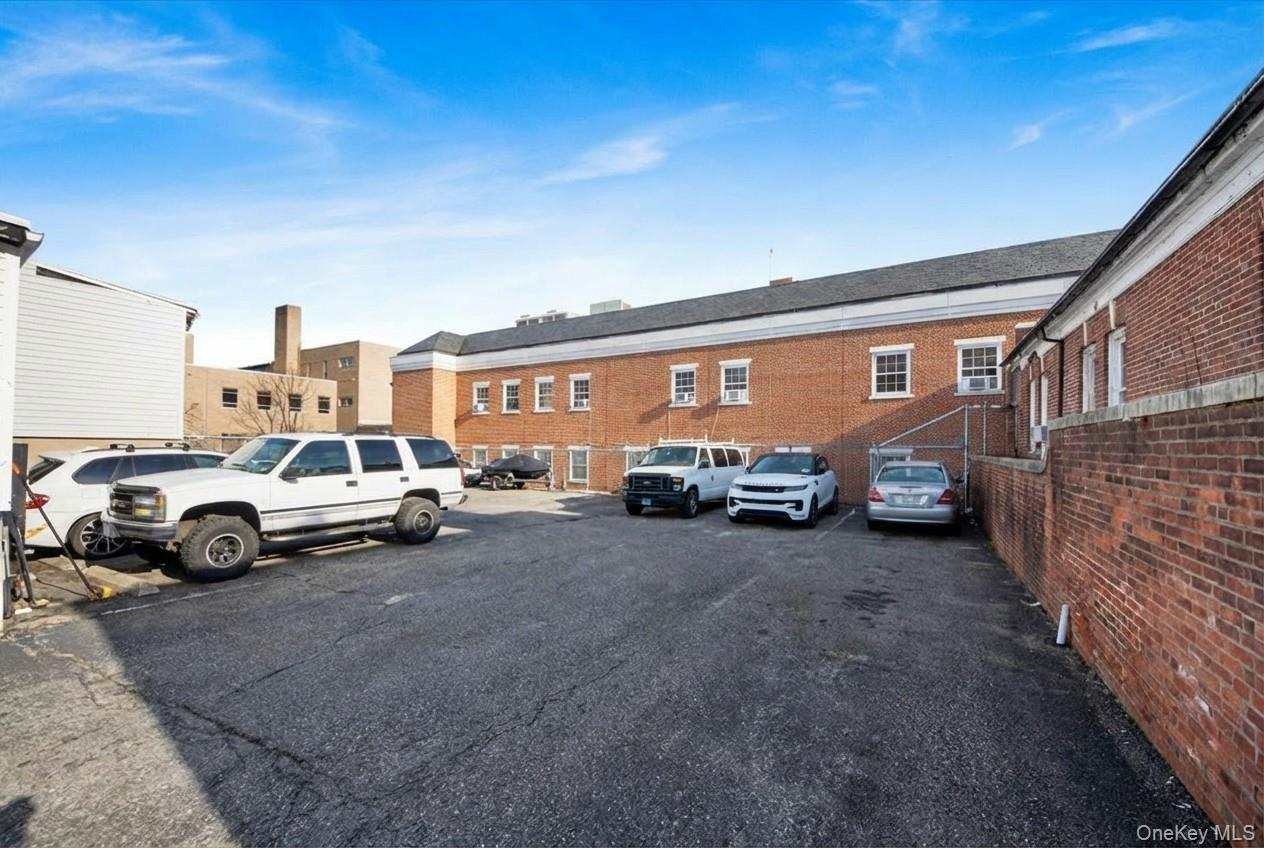 11 N 6th Avenue, Mount Vernon, NY 10550