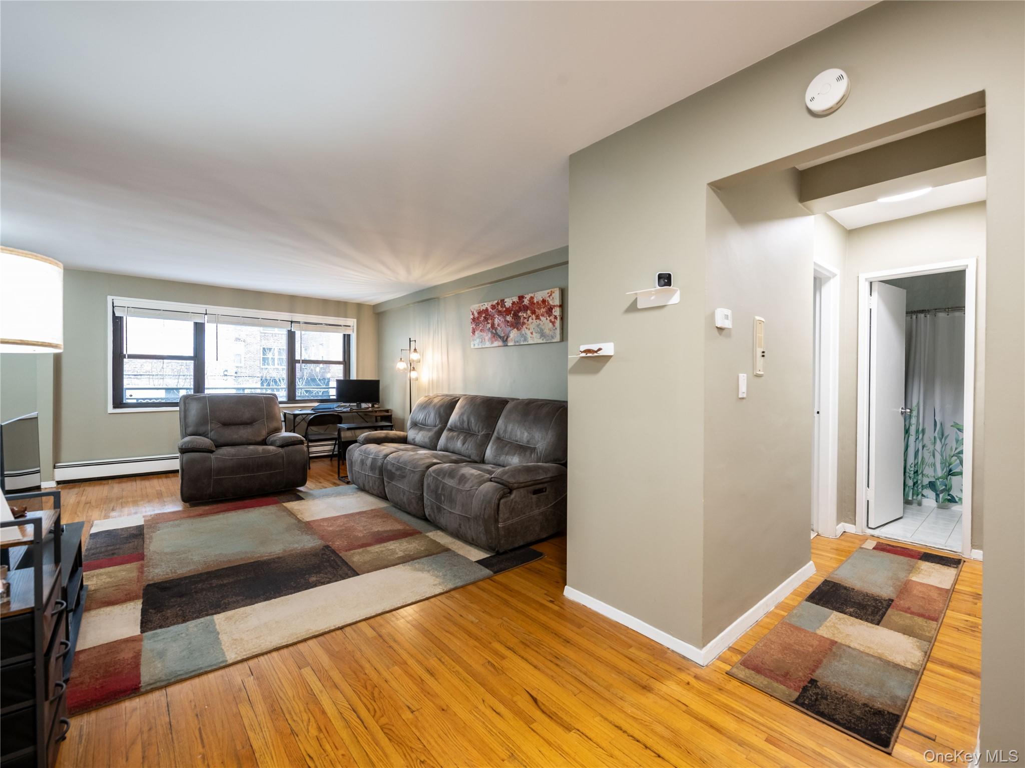 25 Park Place # 2C, Great Neck, NY 11021