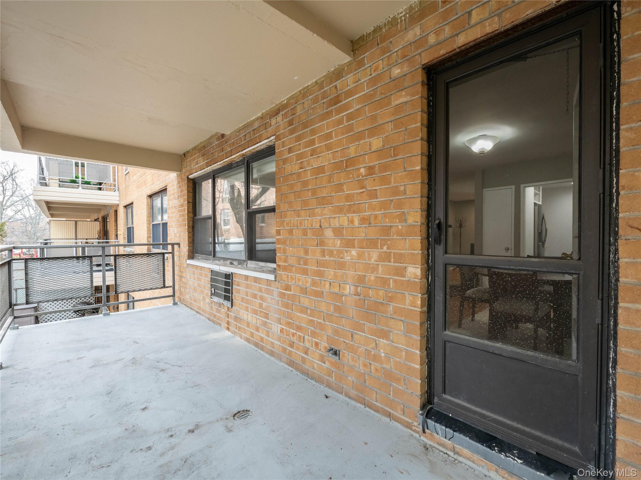 25 Park Place # 2C, Great Neck, NY 11021