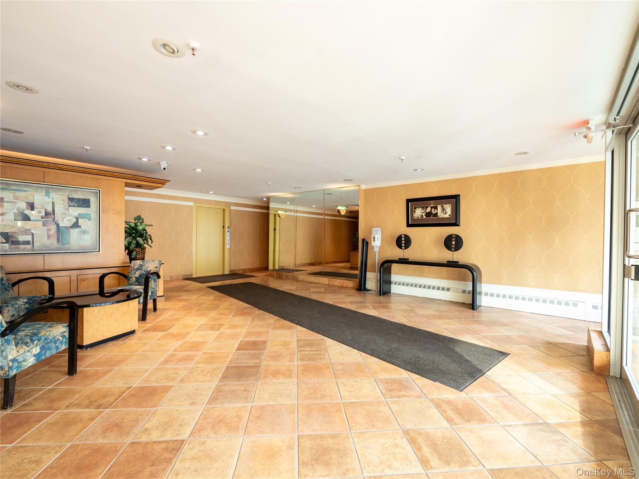 25 Park Place # 2C, Great Neck, NY 11021