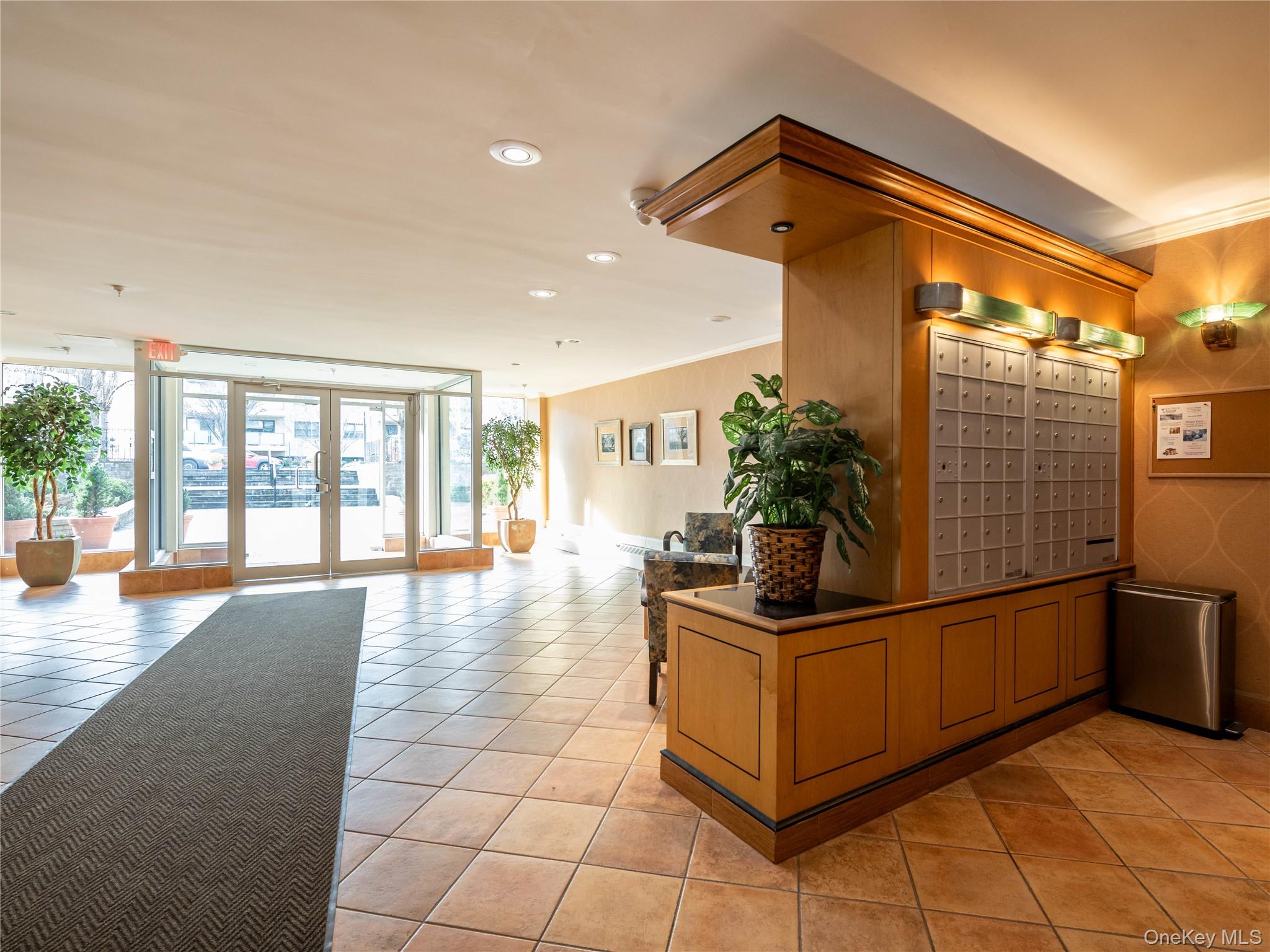 25 Park Place # 2C, Great Neck, NY 11021