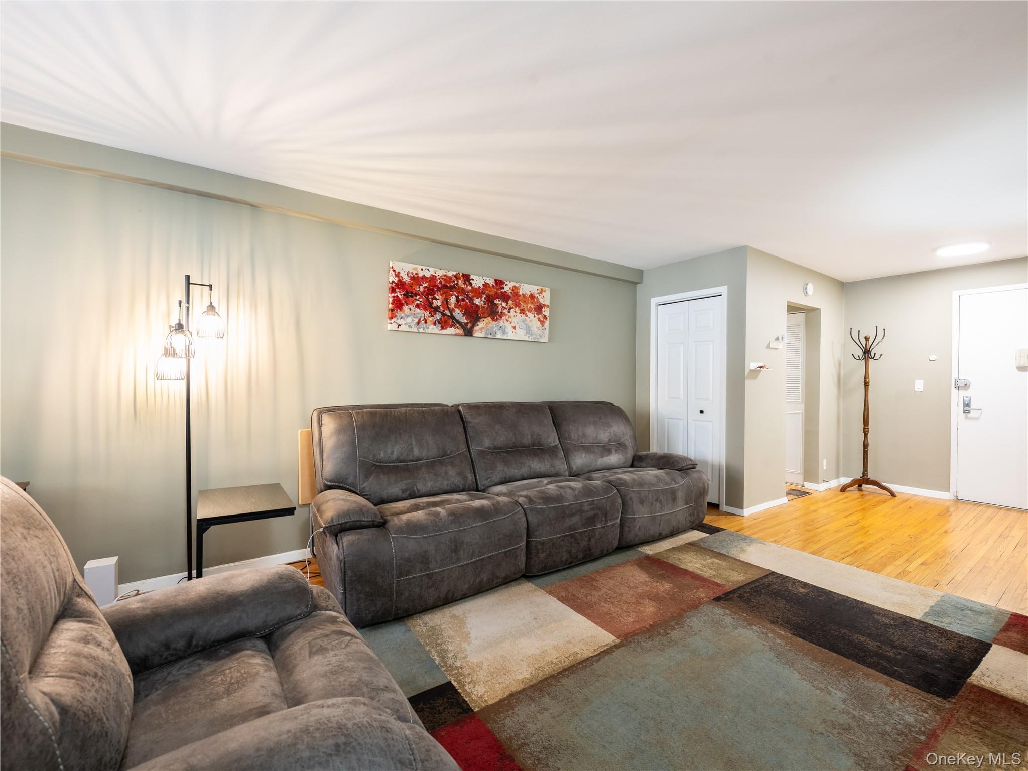 25 Park Place # 2C, Great Neck, NY 11021