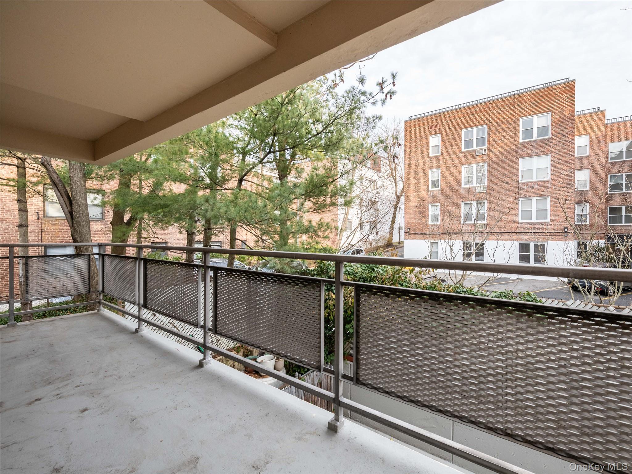 25 Park Place # 2C, Great Neck, NY 11021