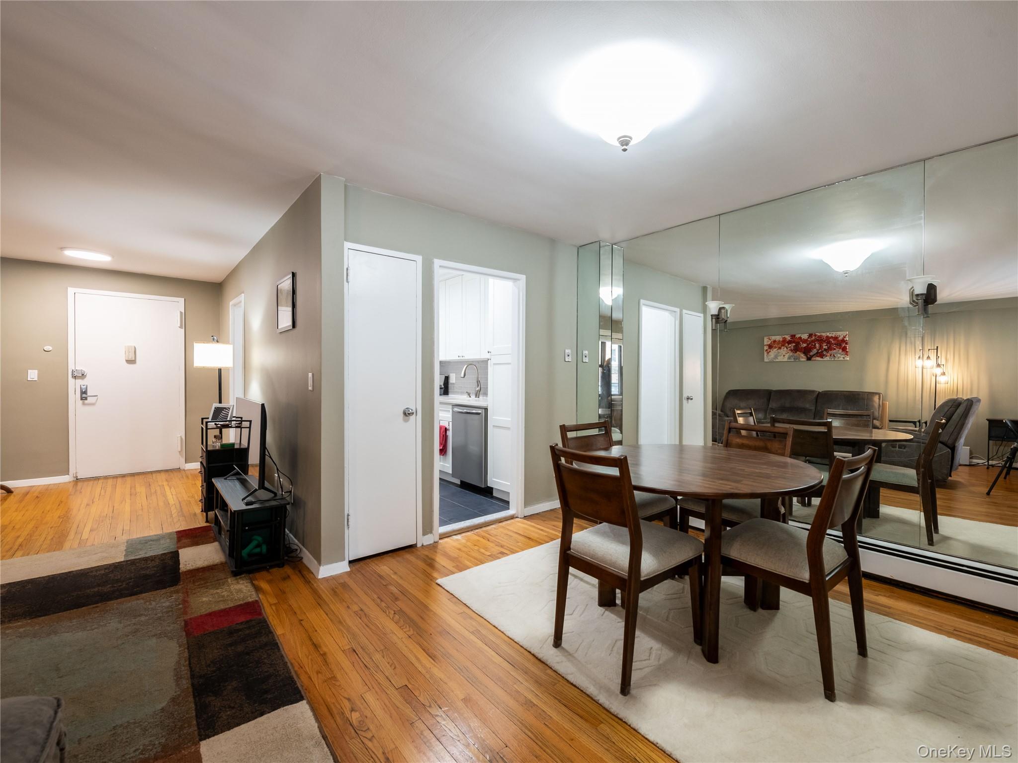 25 Park Place # 2C, Great Neck, NY 11021