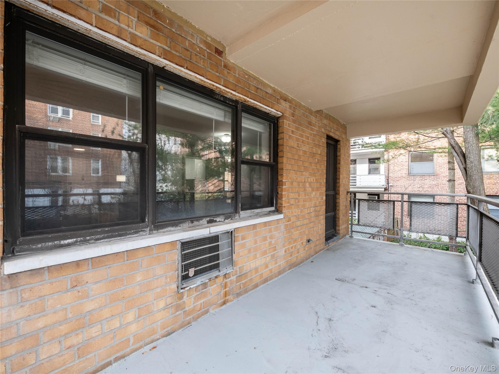 25 Park Place # 2C, Great Neck, NY 11021