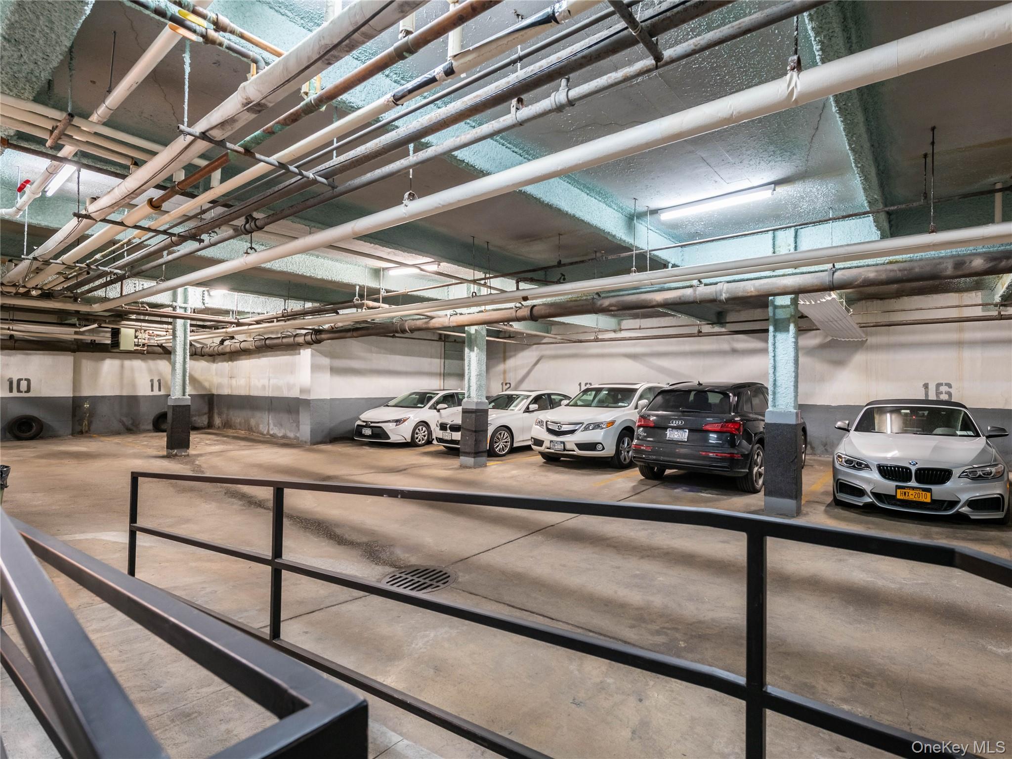 25 Park Place # 2C, Great Neck, NY 11021