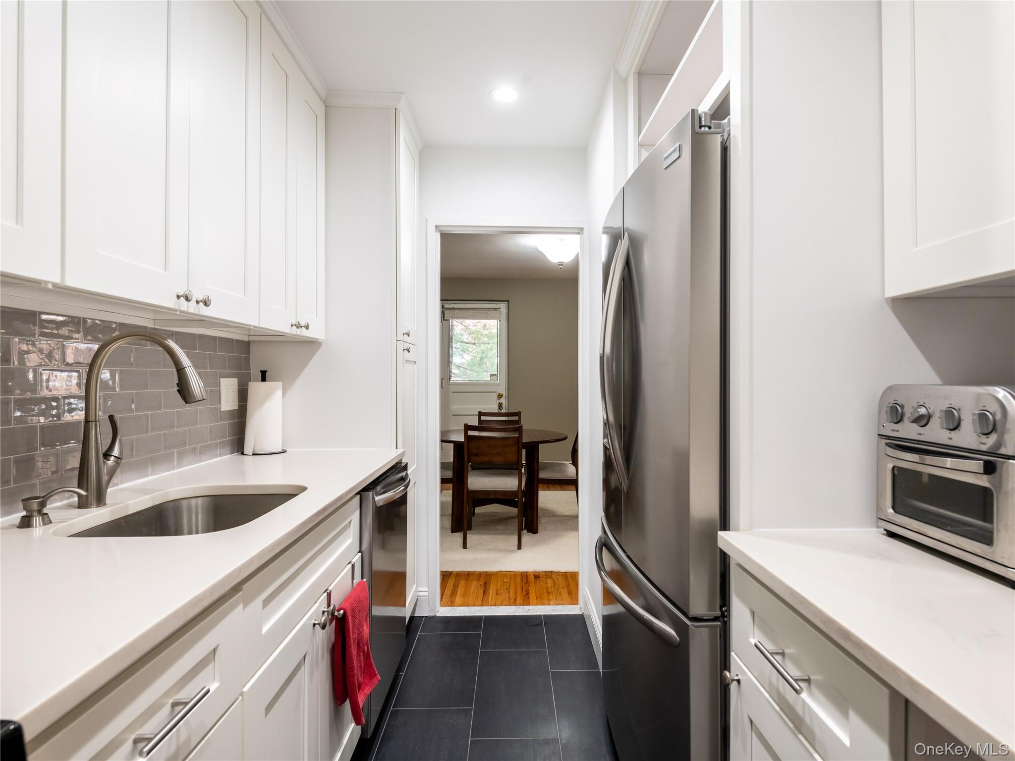 25 Park Place # 2C, Great Neck, NY 11021