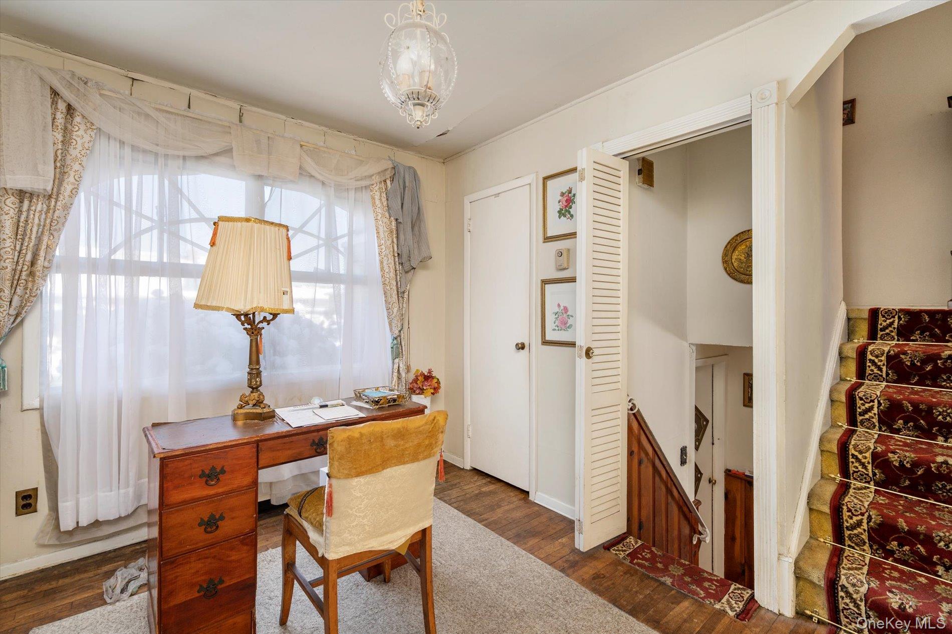 9 Walnut Place, Massapequa, NY 11758