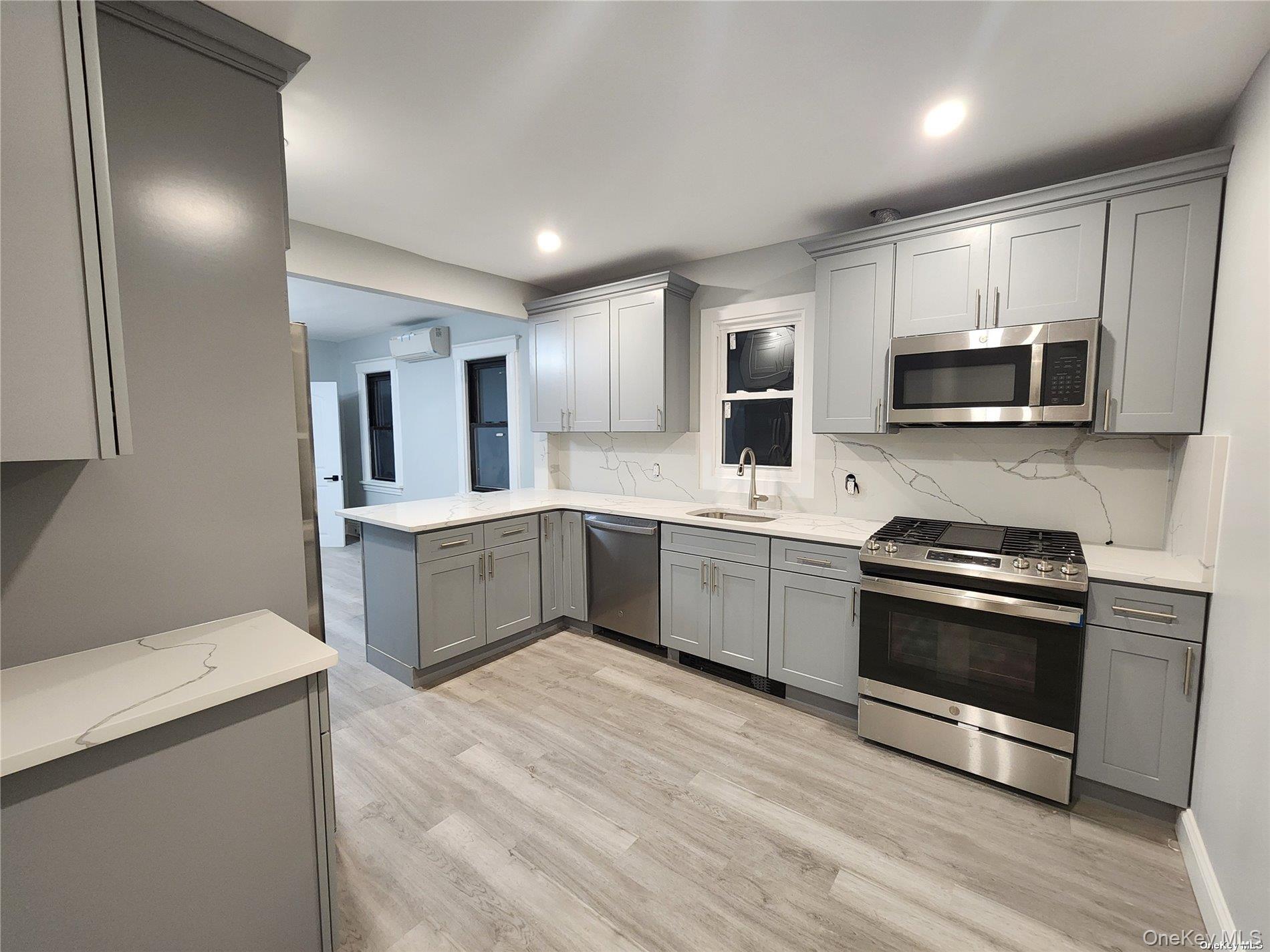 159 Cleveland Avenue # A, Mineola, NY 11501