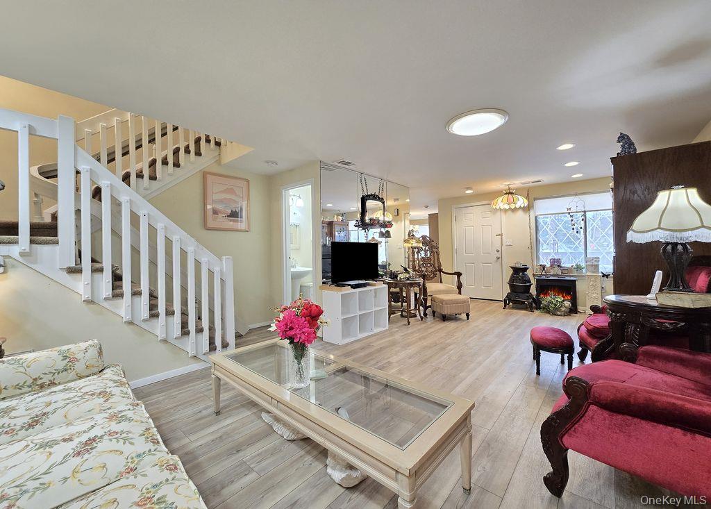 331 Clubhouse Court, Coram, NY 11727