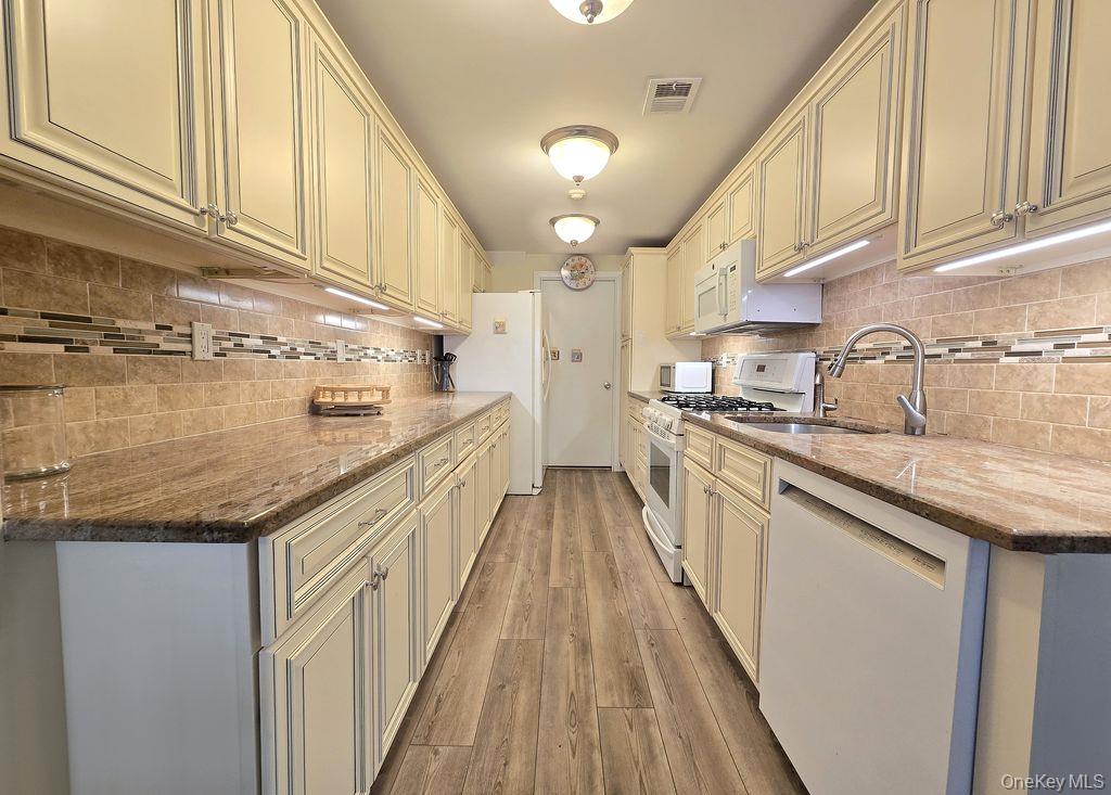 331 Clubhouse Court, Coram, NY 11727