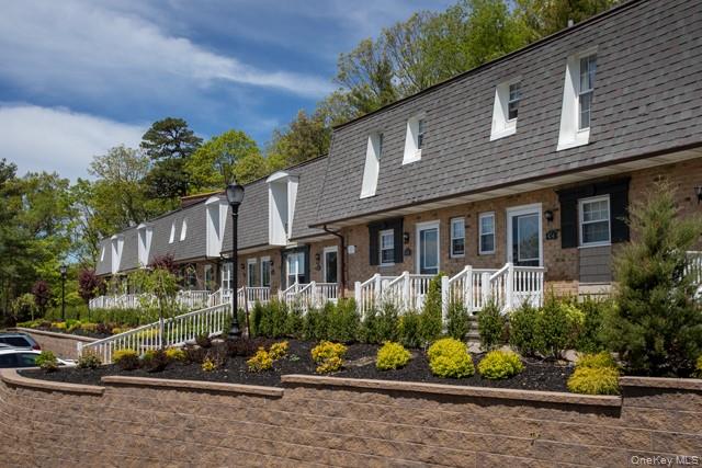 1 Villa D'est Drive # E-09, Coram, NY 11727