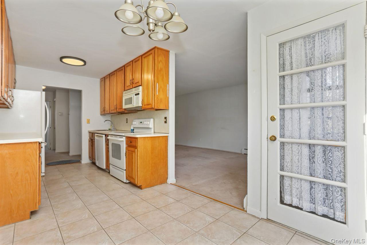 58 Coachlight Square, Montrose, NY 10548