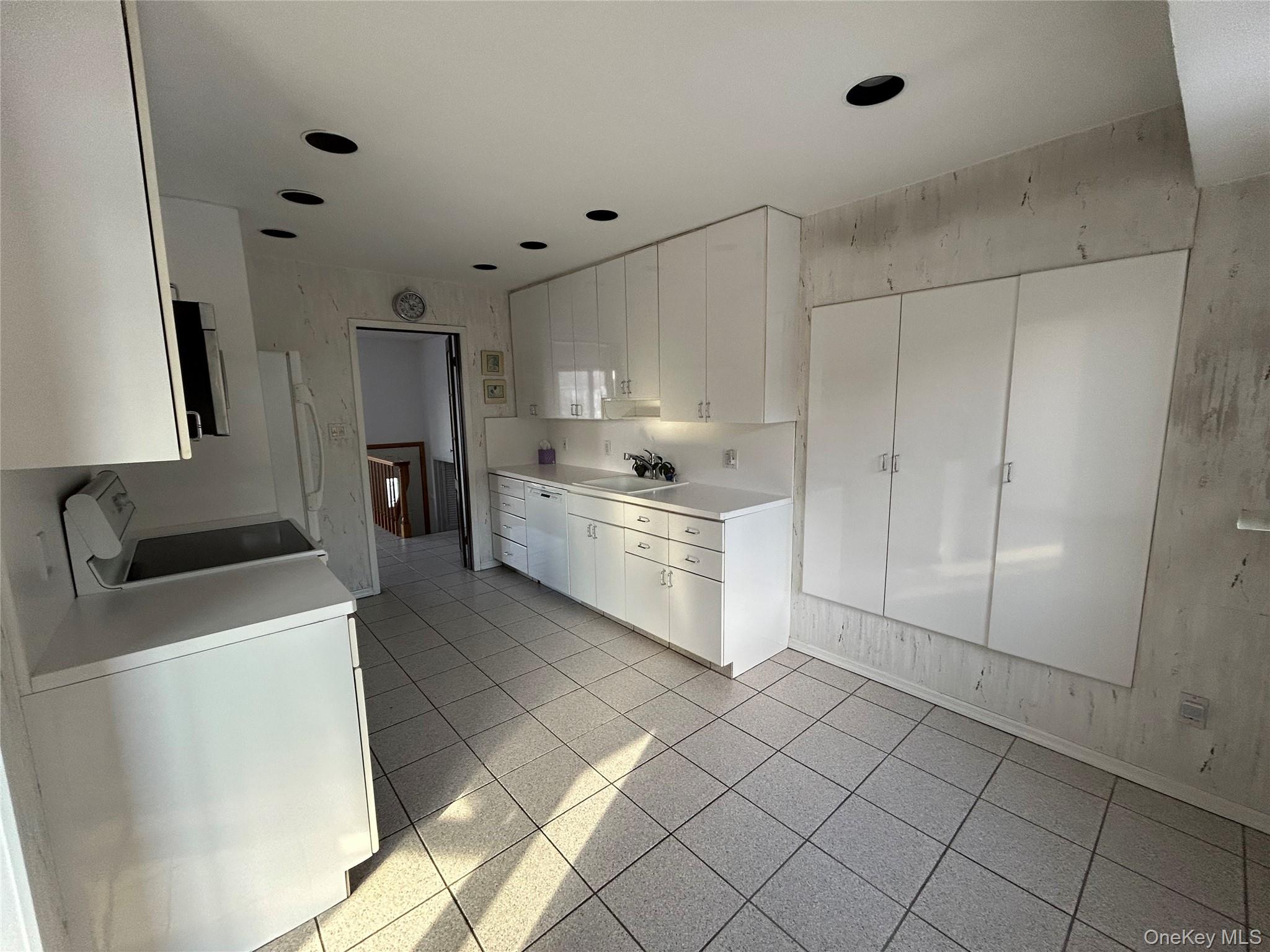 348 Links Drive E, Oceanside, NY 11572