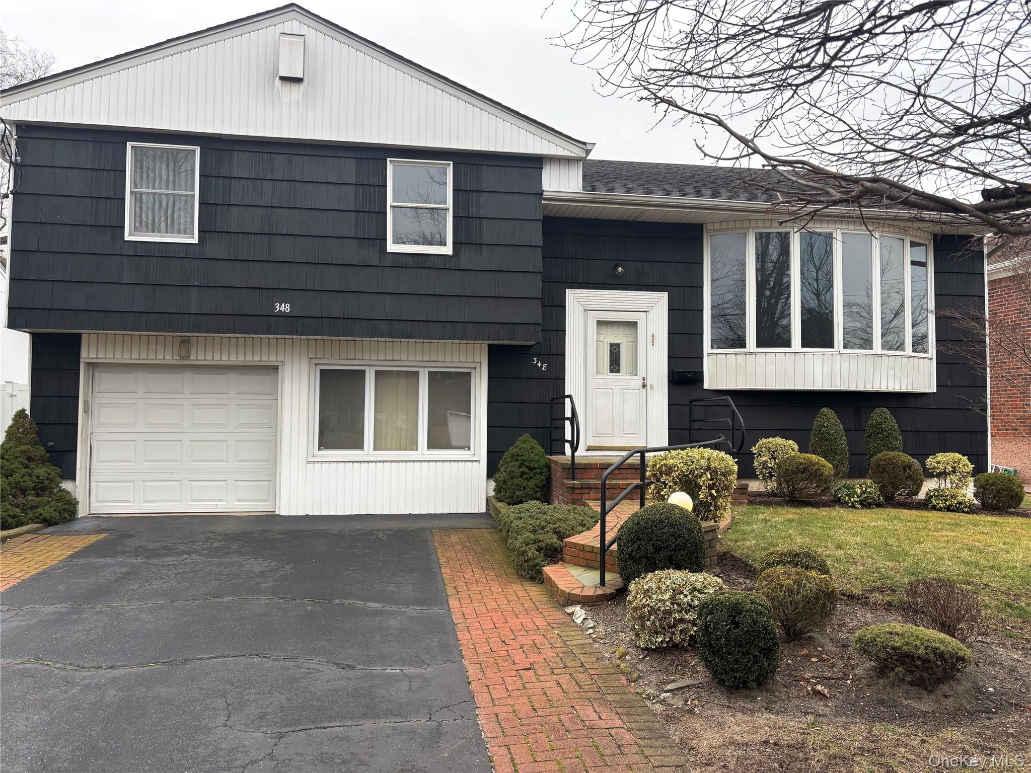 348 Links Drive E, Oceanside, NY 11572