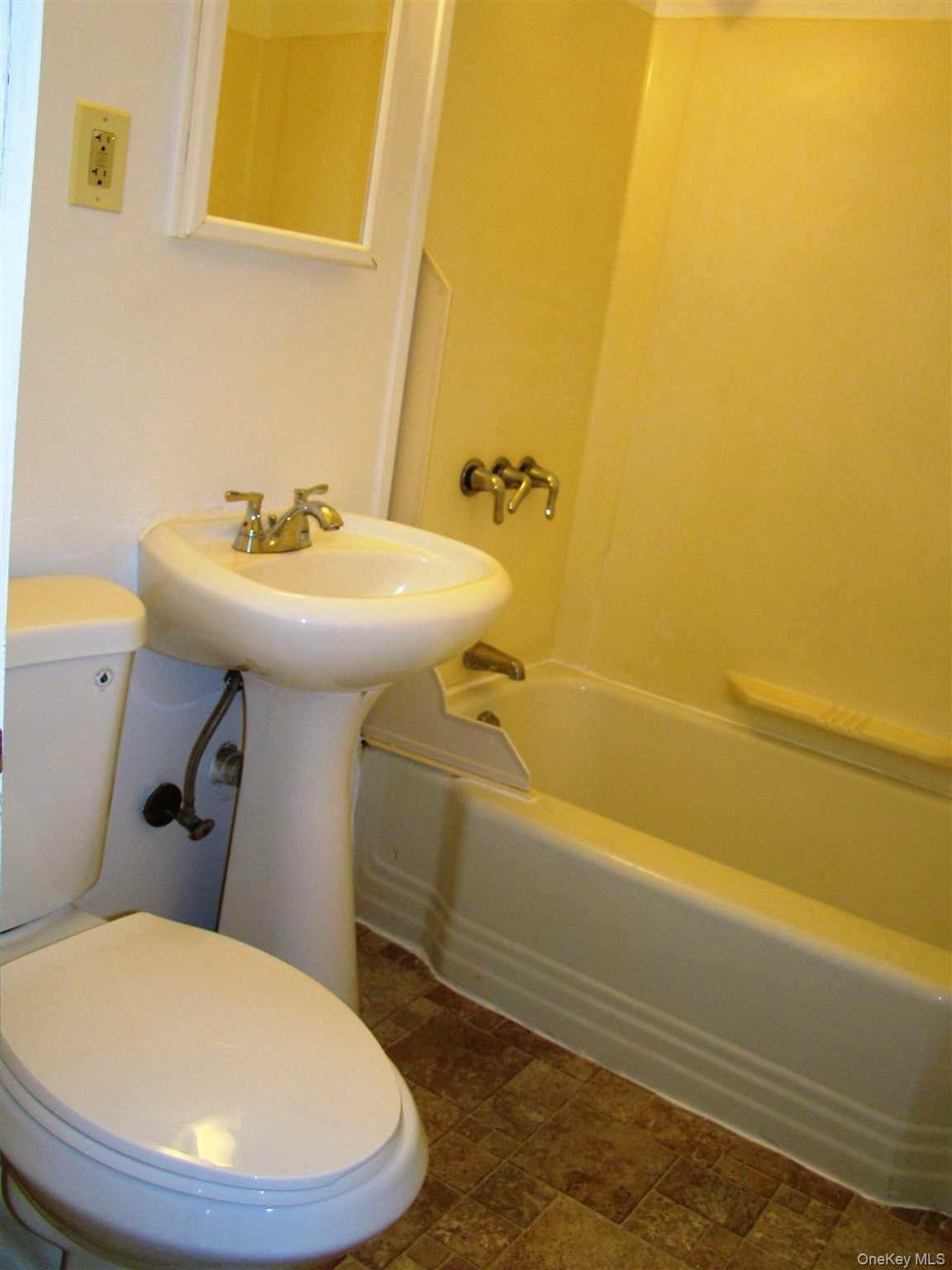 28 Vernon Terrace # 2, Poughkeepsie, NY 12601