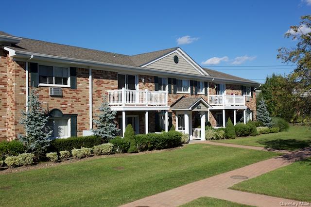 226 Lakeland Avenue # G-1, Sayville, NY 11782