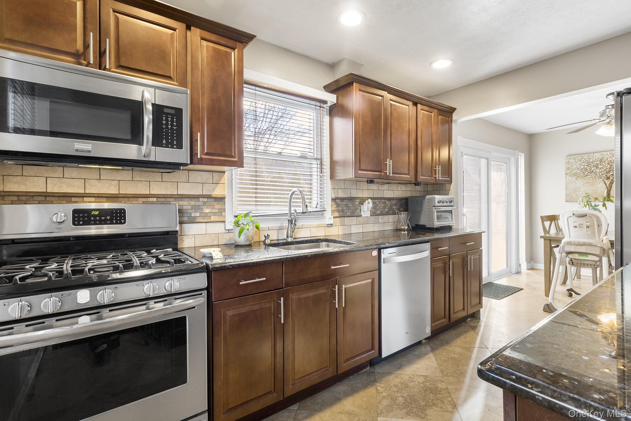 40 Frankie Lane, North Babylon, NY 11703