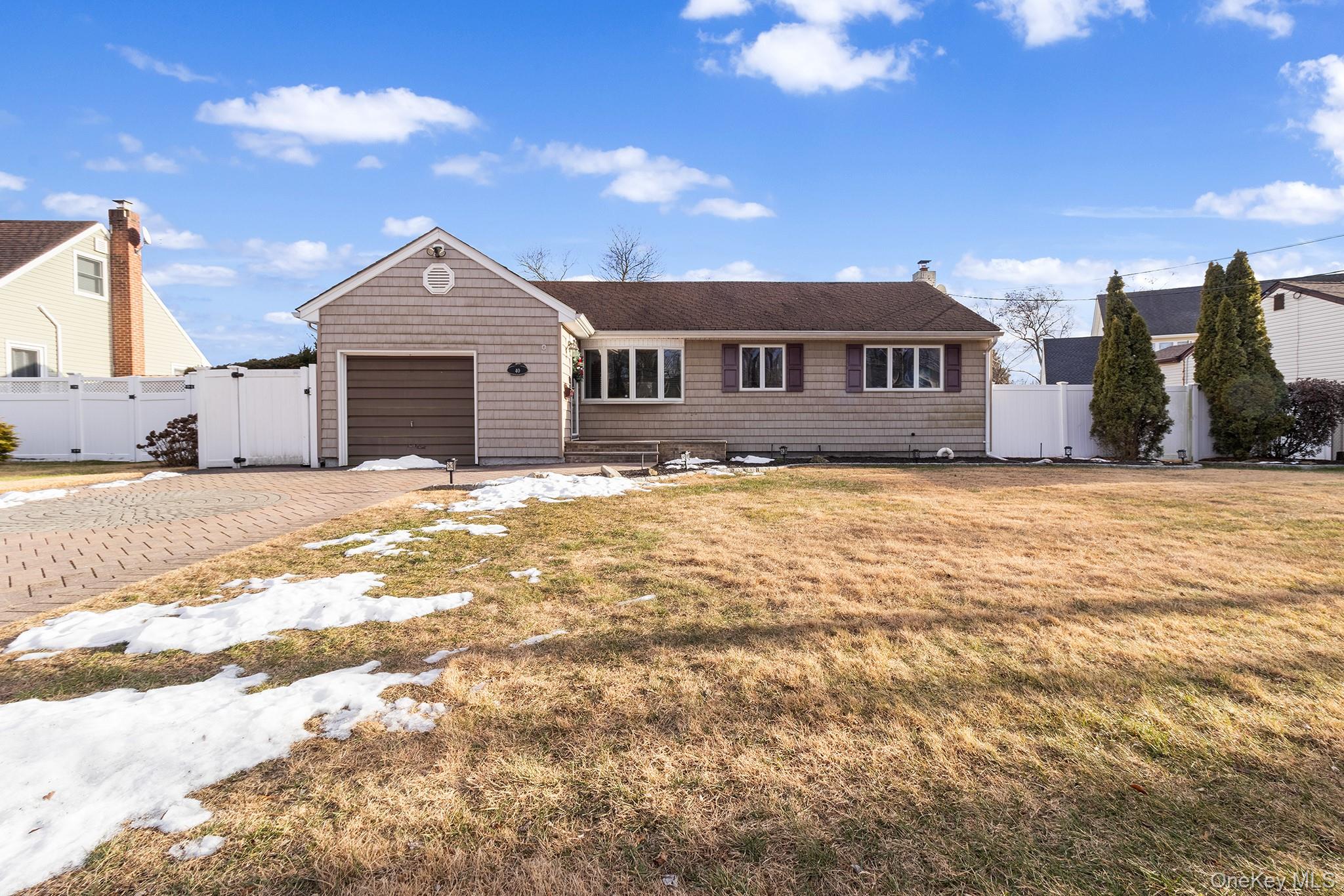 40 Frankie Lane, North Babylon, NY 11703