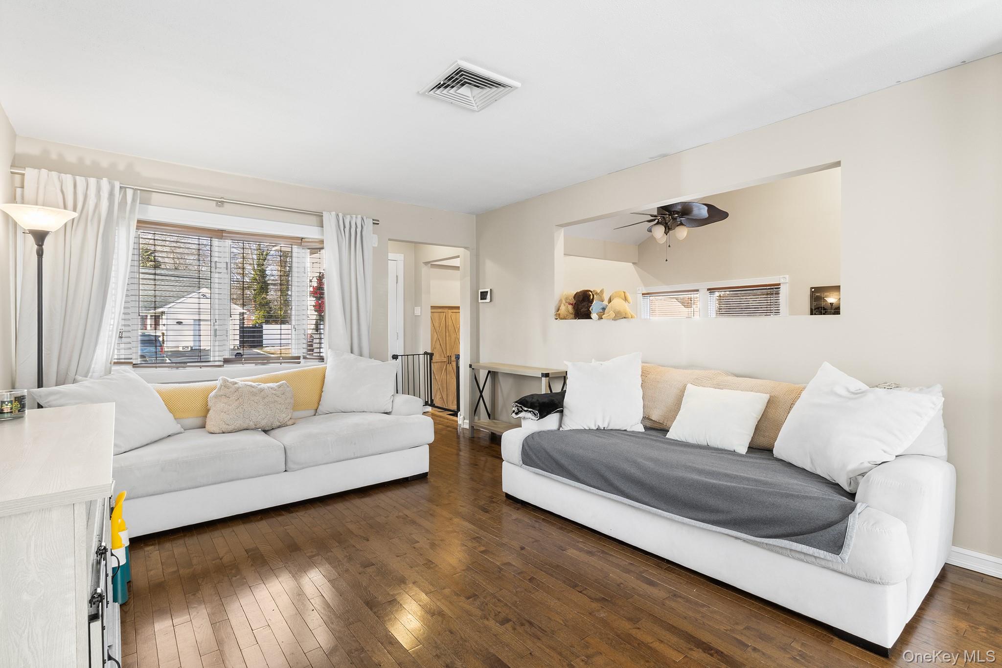 40 Frankie Lane, North Babylon, NY 11703